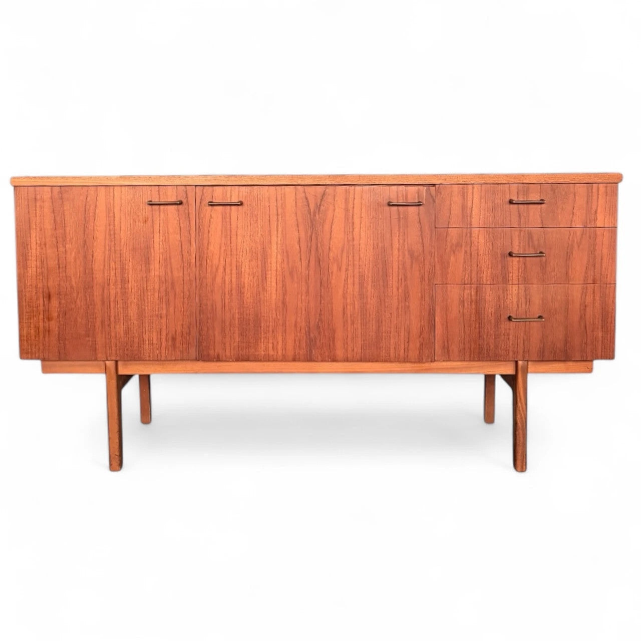 Mid-Century Teak Sideboard – Compact 1960s Vintage Credenza