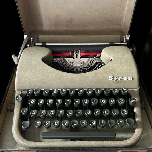 Vintage 1960s Byron Typewriter