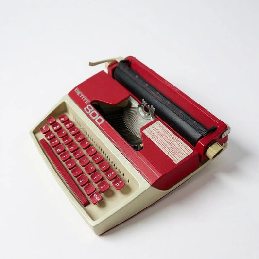 Vintage 1970s Petite 800 Portable Children’s Typewriter