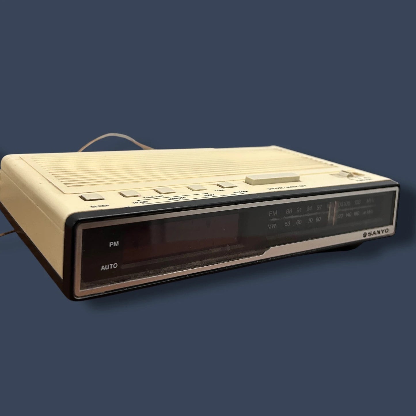 Vintage 80s Sanyo Digital Alarm Clock Radio