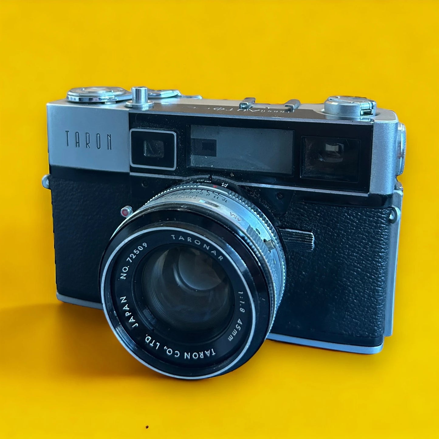 Vintage 1960s Taron EE 35mm film camera