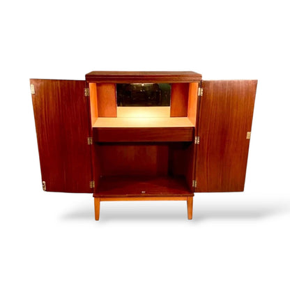 Mid-Century Vintage Teak Cocktail Cabinet – 1960s Drinks Bar