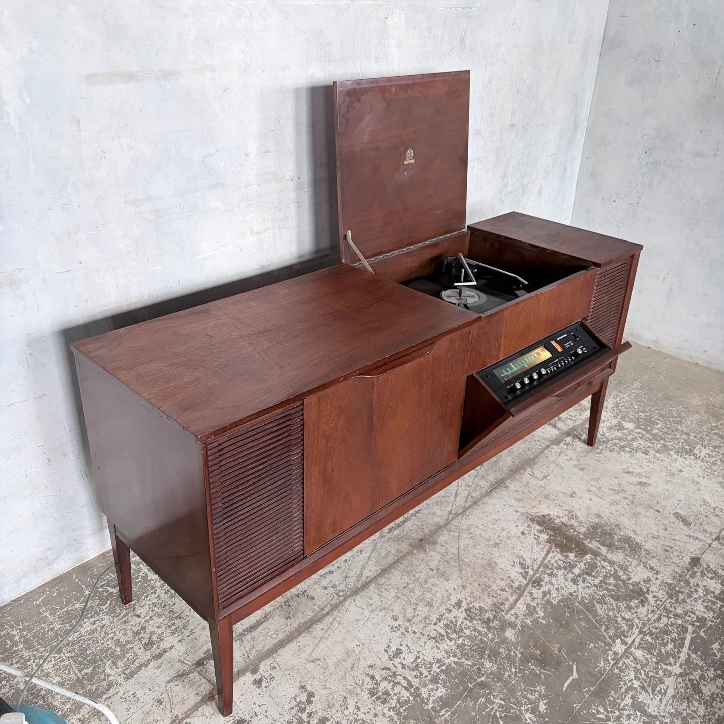 Mid Century Dynatron Transpower SRX26 Walnut Radiogram Record Player & Stereo Console