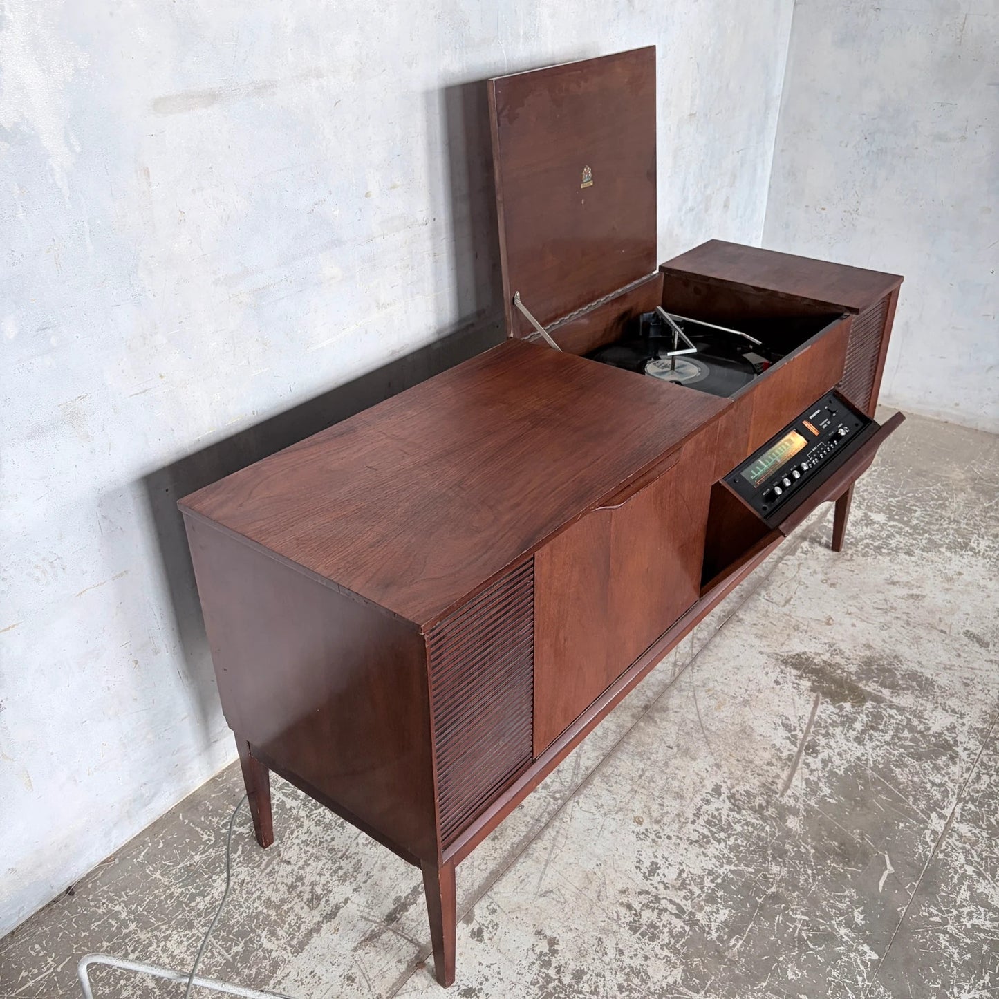 Mid Century Dynatron Transpower SRX26 Walnut Radiogram Record Player & Stereo Console