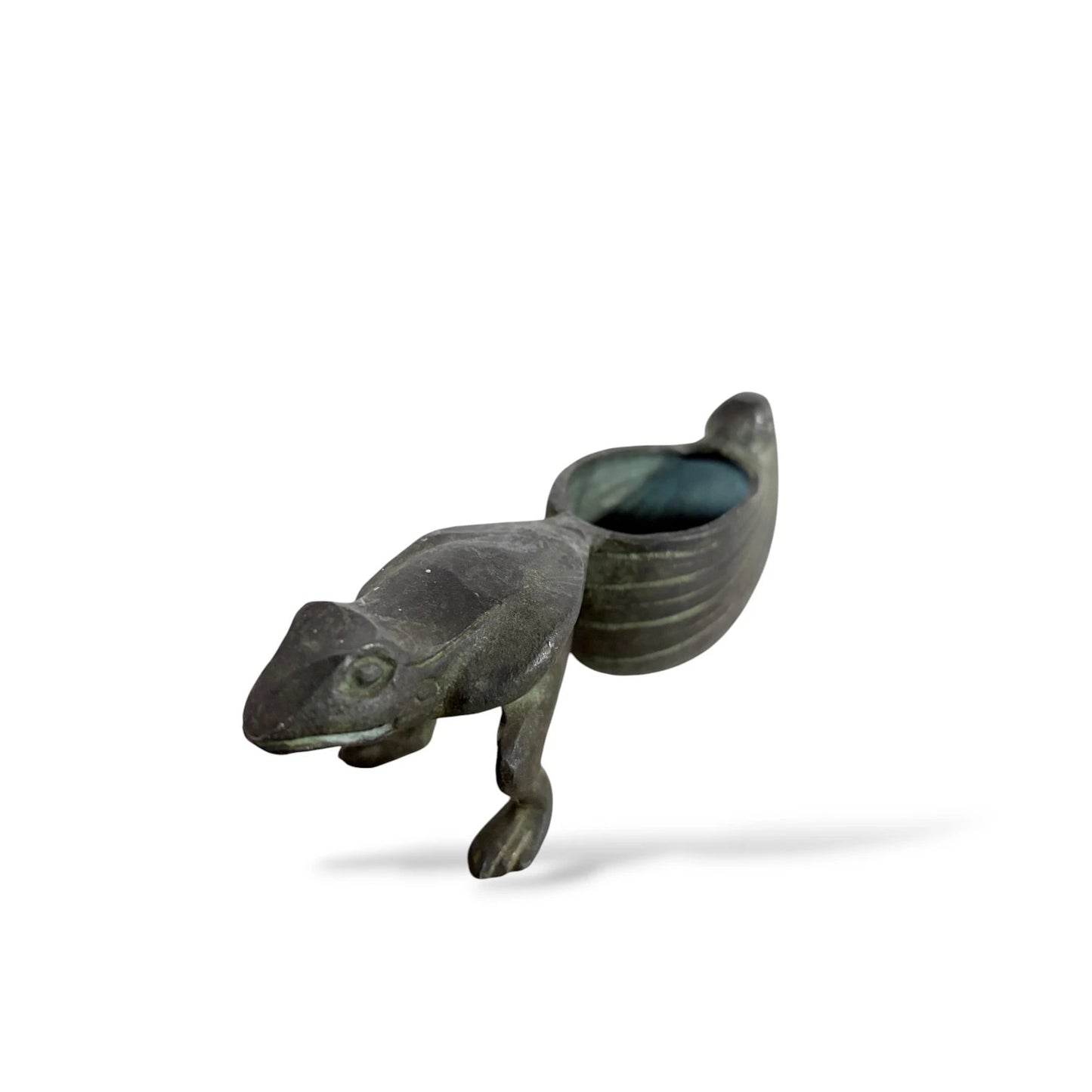 Bronze Frog Sculpture with Shell Bowl – Patinated Iron Frog Ornament