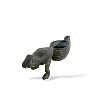 Bronze Frog Sculpture with Shell Bowl – Patinated Iron Frog Ornament