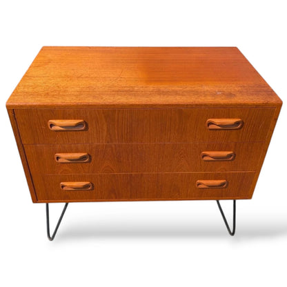 Mid-Century G Plan Fresco Chest of Drawers on Hairpin Legs
