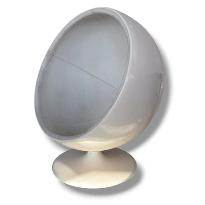 1980s Ball Chair in the Style of Eero Aarnio – Mid-Century Modern Inspired Space Age Design