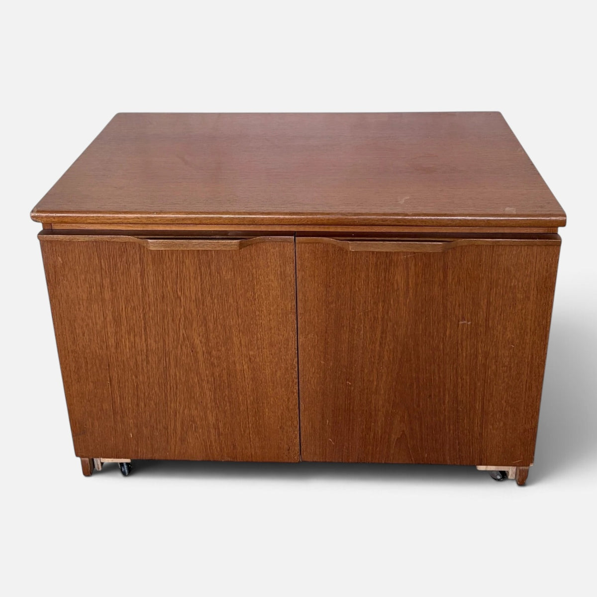 Mid-century teak two-door storage cabinet on castors – photograph 4