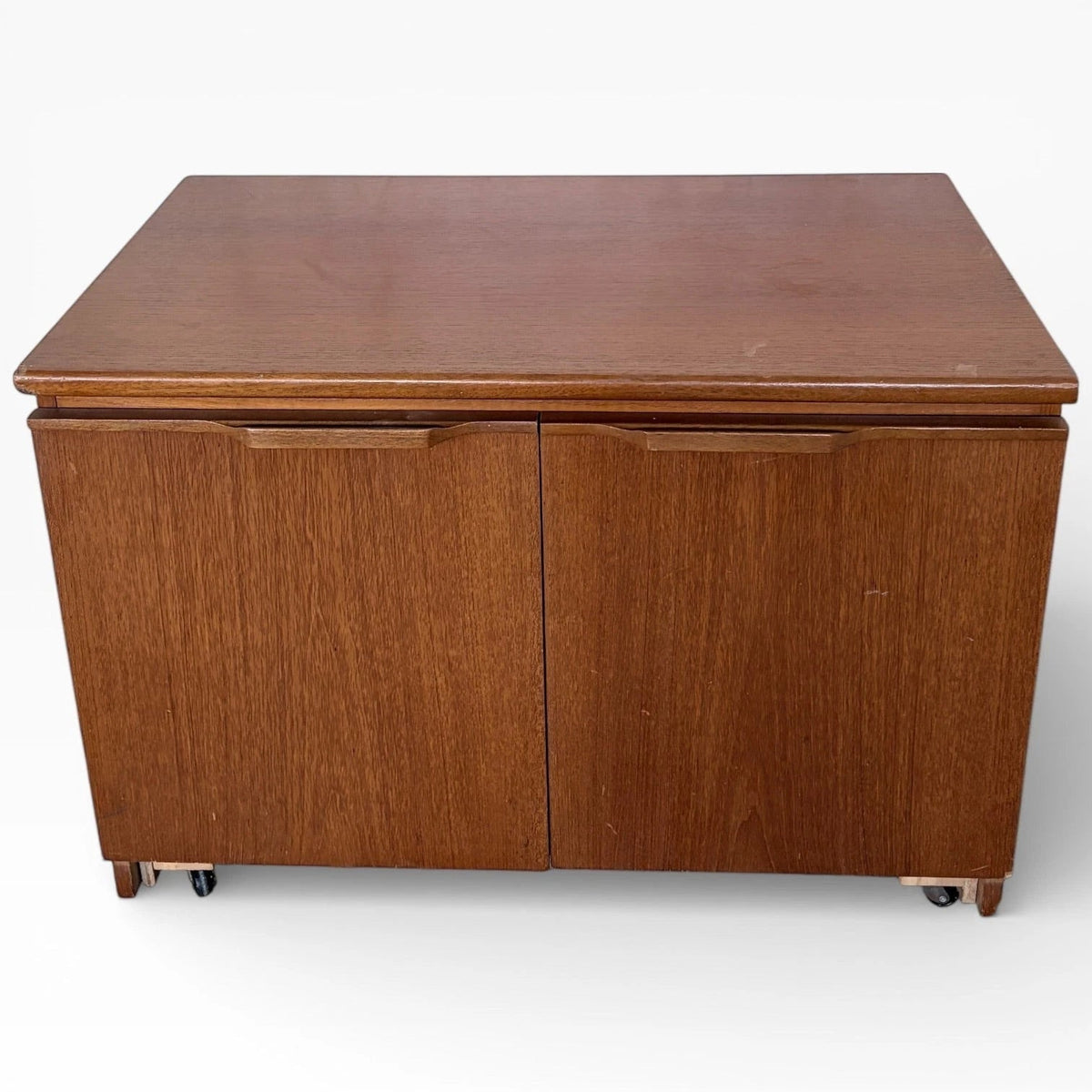 Mid-century teak two-door storage cabinet on castors – photograph 7