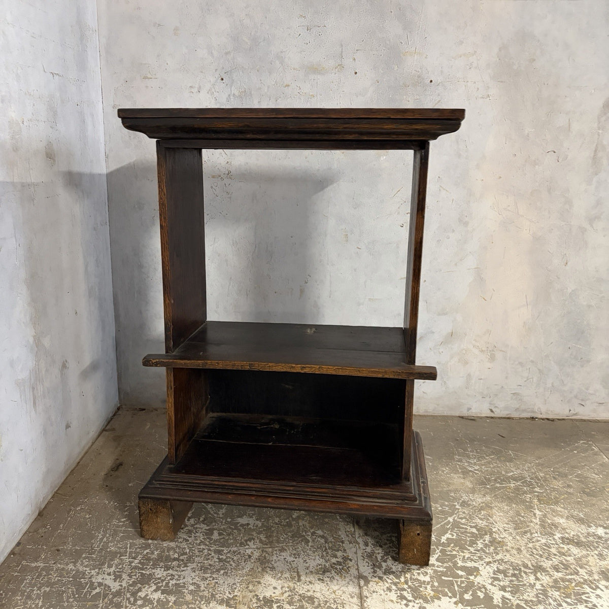 Arts & Crafts Style Oak Open Shelving Side Table – original photograph 6