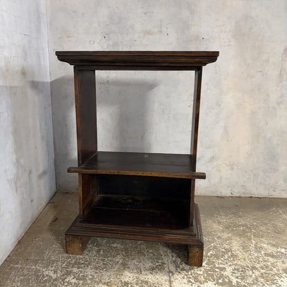 Arts & Crafts Style Oak Open Shelving Side Table – original photograph 6