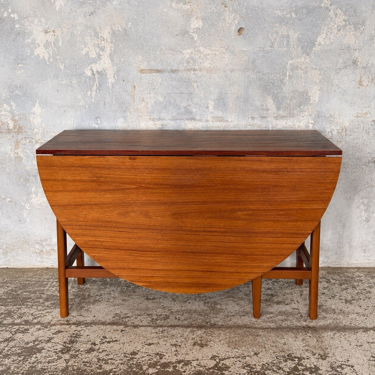 Mid Century Distressed Teak Oval Drop-Leaf Dining Table – 147 × 114 cm – view 2