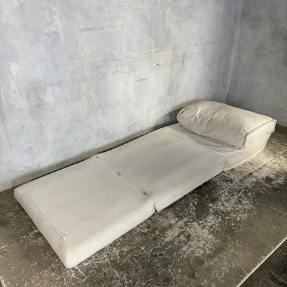 Space Age Style White Sherpa Convertible Lounge Chair & Daybed – original photograph 9