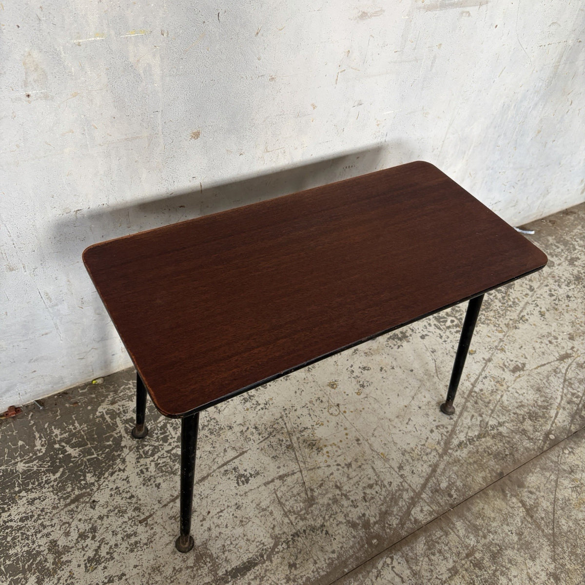 Mid Century Teak-Effect Side Table with Black Sputnik Metal Legs – original photograph 5