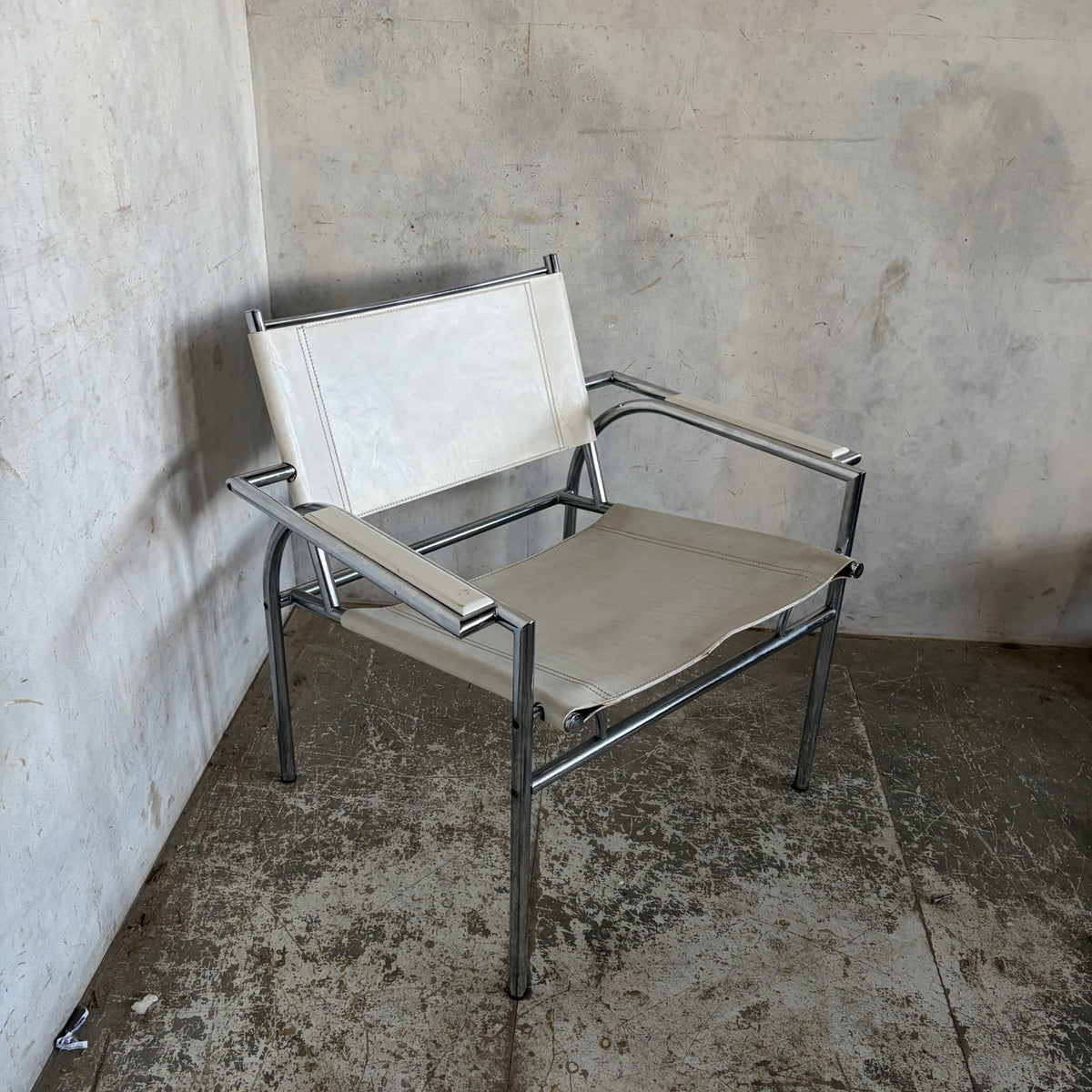 Gerard Vollenbrock 1980s Chrome & White Leather Armchair – original photograph 6