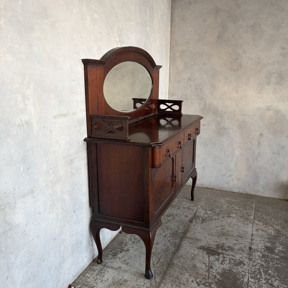 Arts & Crafts Mahogany Inlaid Hall Cabinet with Oval Mirror – original photograph 4
