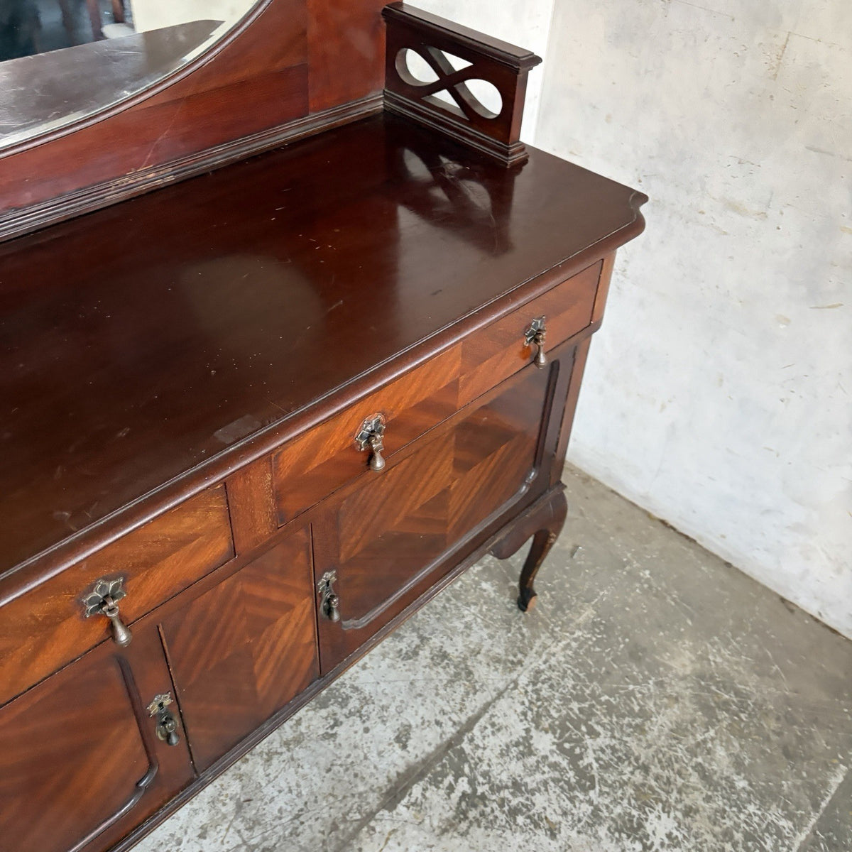 Arts & Crafts Mahogany Inlaid Hall Cabinet with Oval Mirror – original photograph 8