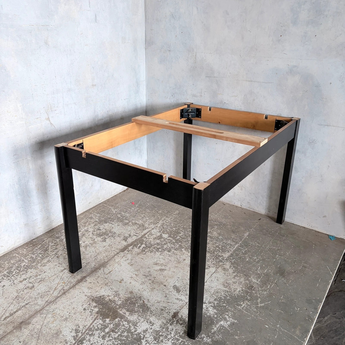 Mid Century White Formica Draw Leaf Extending Dining Table – original photograph 9