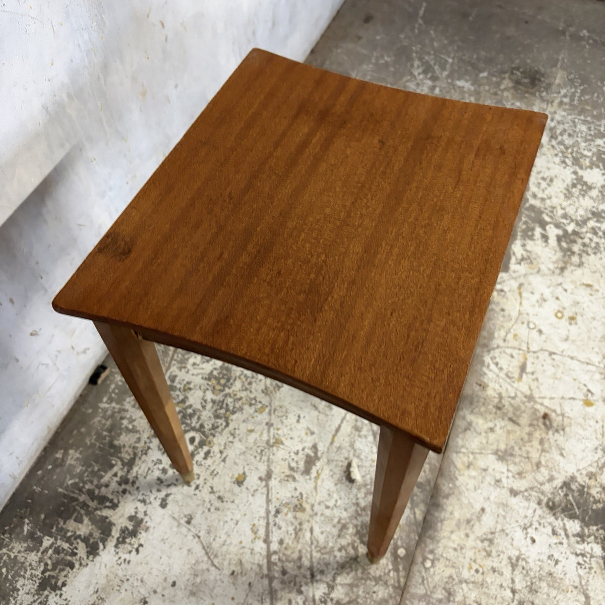 Mid Century Vintage Curved Wooden Plant Stand – original photograph 7