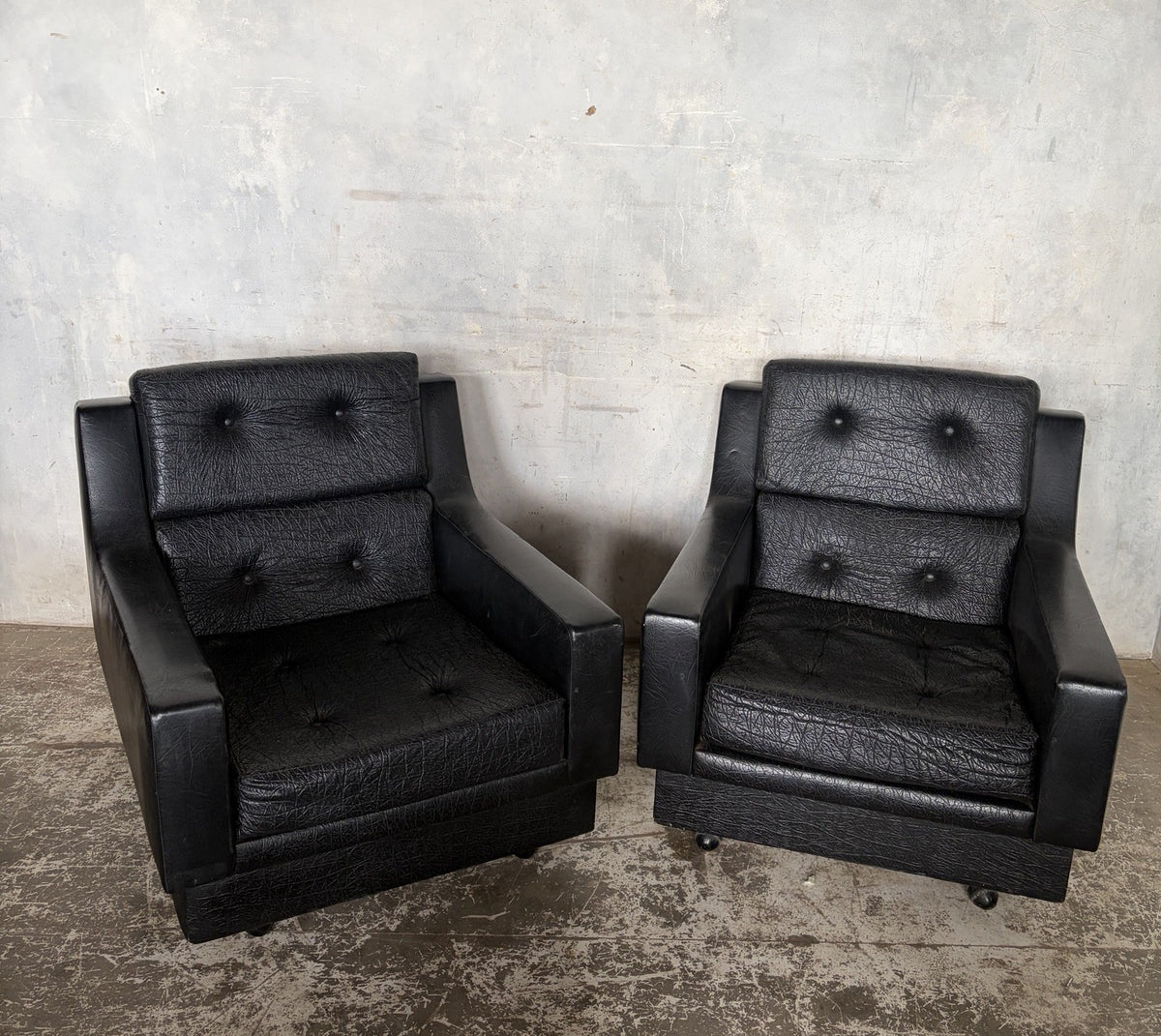 Pair of Art Deco Black Leather Club Armchairs – 1930s – original photograph 1