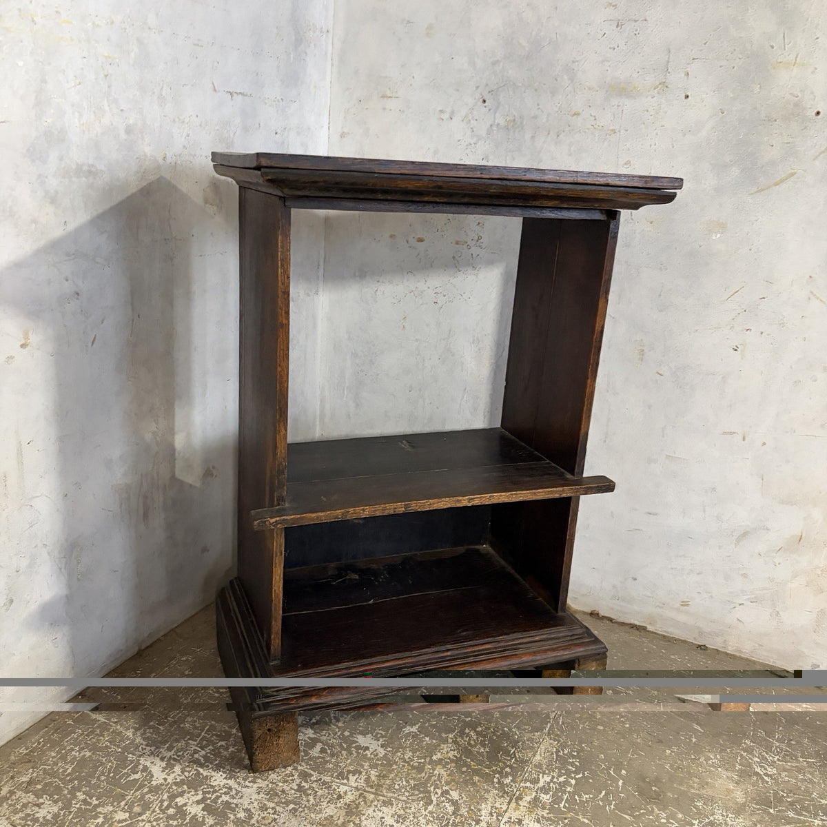 Arts & Crafts Style Oak Open Shelving Side Table – original photograph 3