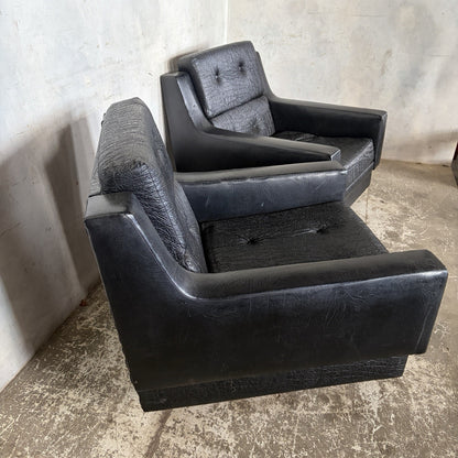 Pair of Art Deco Black Leather Club Armchairs – 1930s – original photograph 6