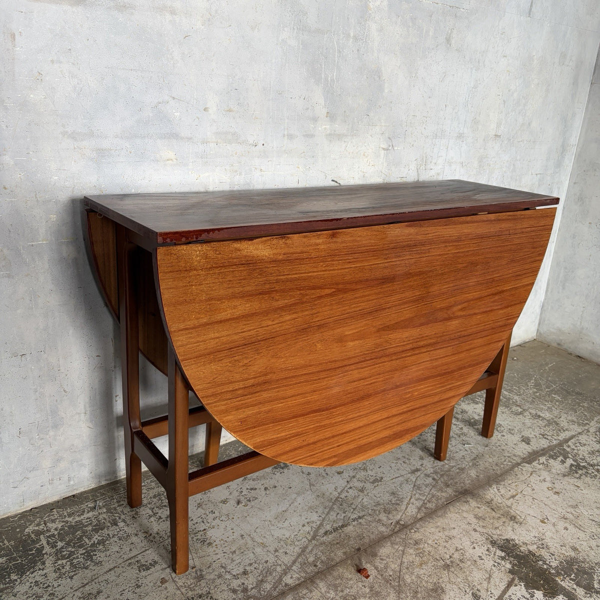Mid Century Distressed Teak Oval Drop-Leaf Dining Table – 147 × 114 cm – view 6