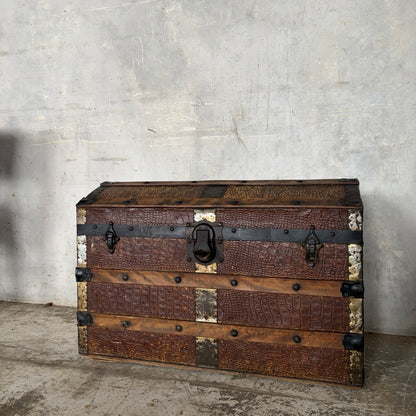 Vintage Crocodile-Effect Dome-Top Steamer Trunk – Storage Chest – view 2