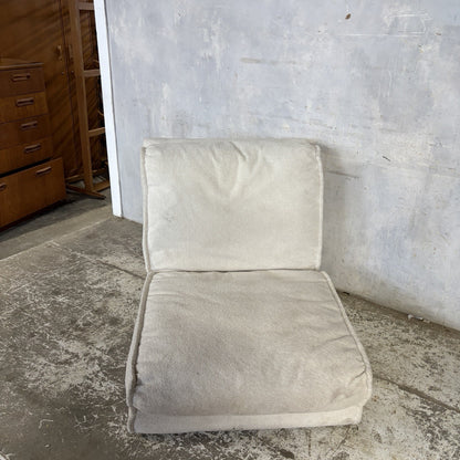 Space Age Style White Sherpa Convertible Lounge Chair & Daybed – original photograph 5
