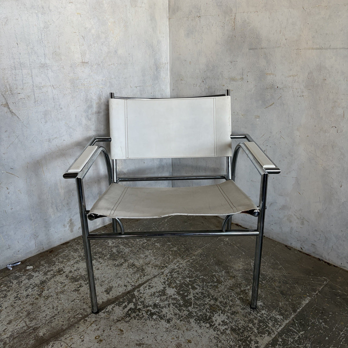 Gerard Vollenbrock 1980s Chrome & White Leather Armchair – original photograph 3