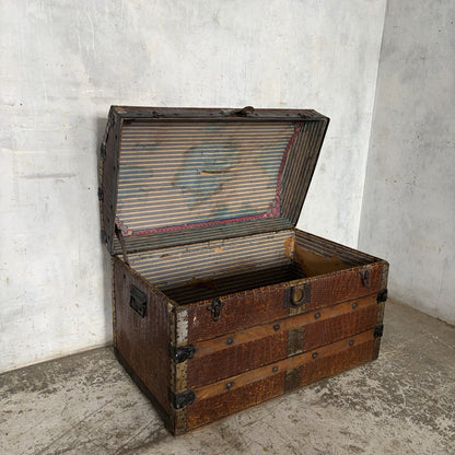 Vintage Crocodile-Effect Dome-Top Steamer Trunk – Storage Chest – view 4