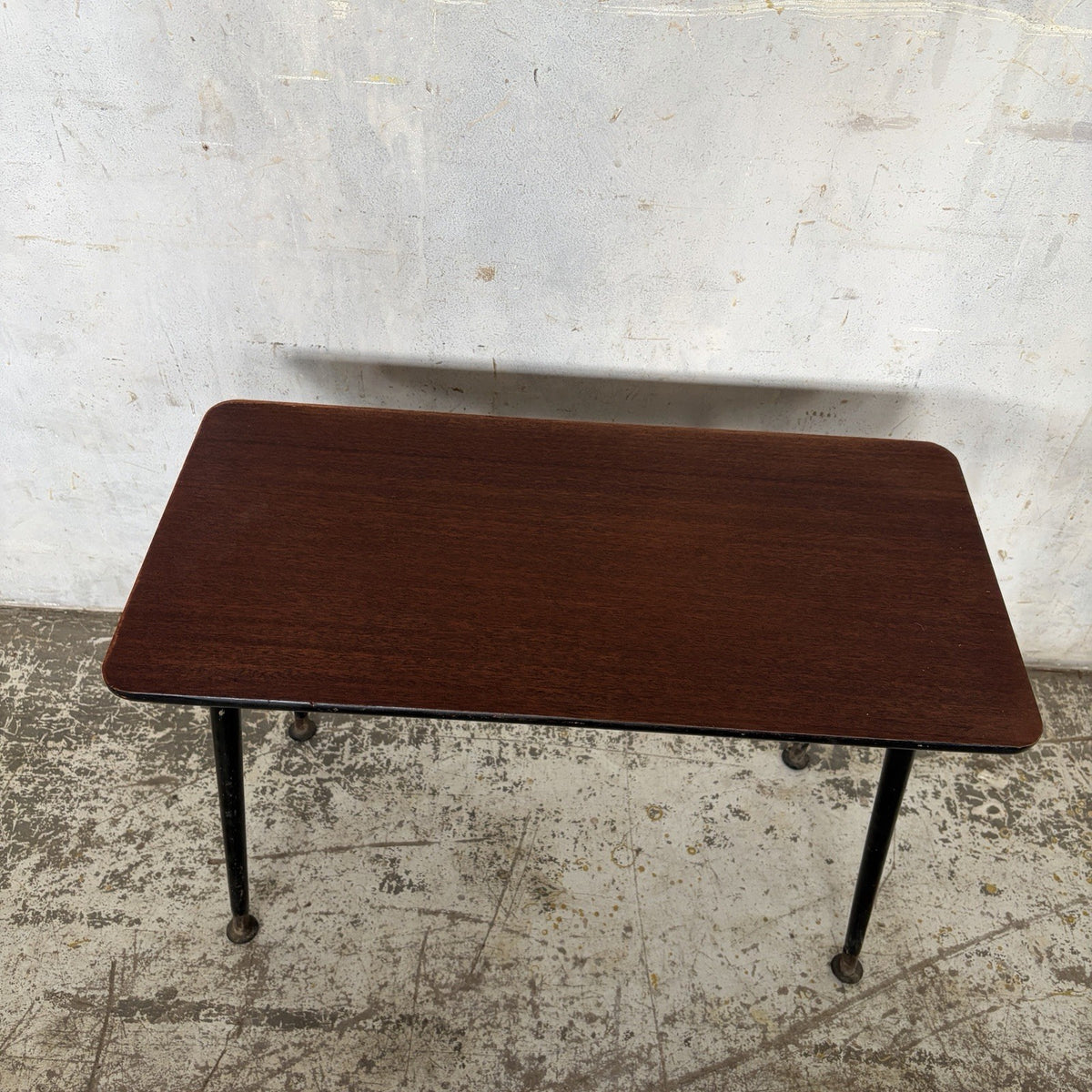 Mid Century Teak-Effect Side Table with Black Sputnik Metal Legs – original photograph 4