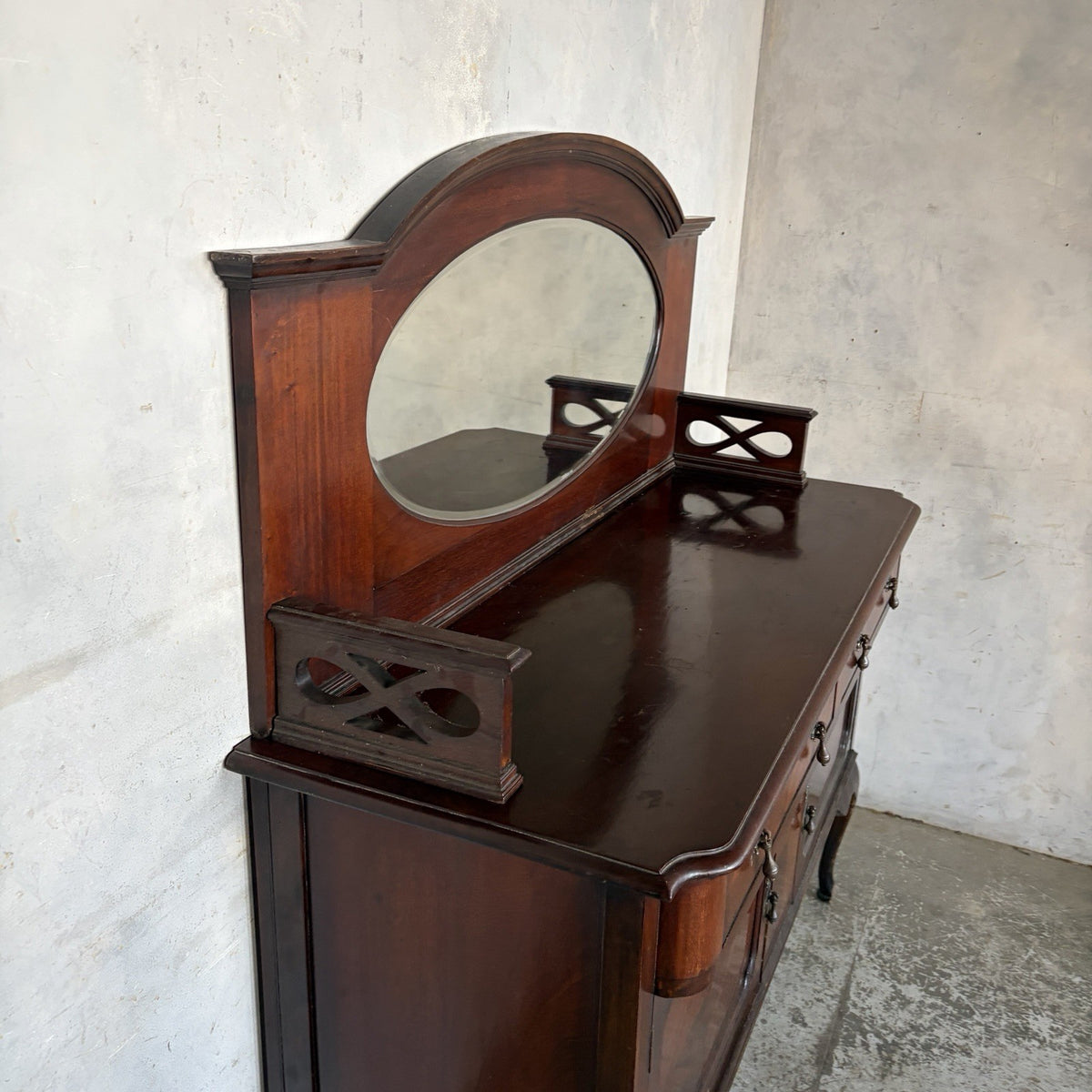 Arts & Crafts Mahogany Inlaid Hall Cabinet with Oval Mirror – original photograph 7