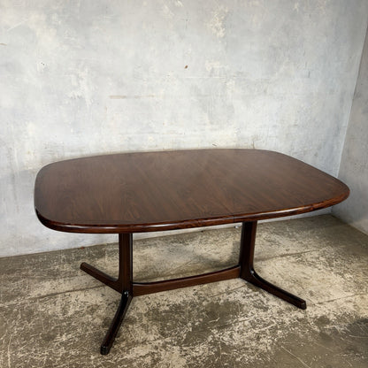 Dyrlund Danish Rosewood Extending Dining Table – Two Leaves, 165–265 cm – original photograph 2