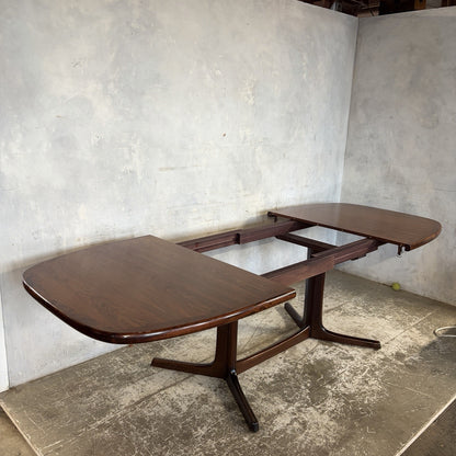 Dyrlund Danish Rosewood Extending Dining Table – Two Leaves, 165–265 cm – original photograph 7