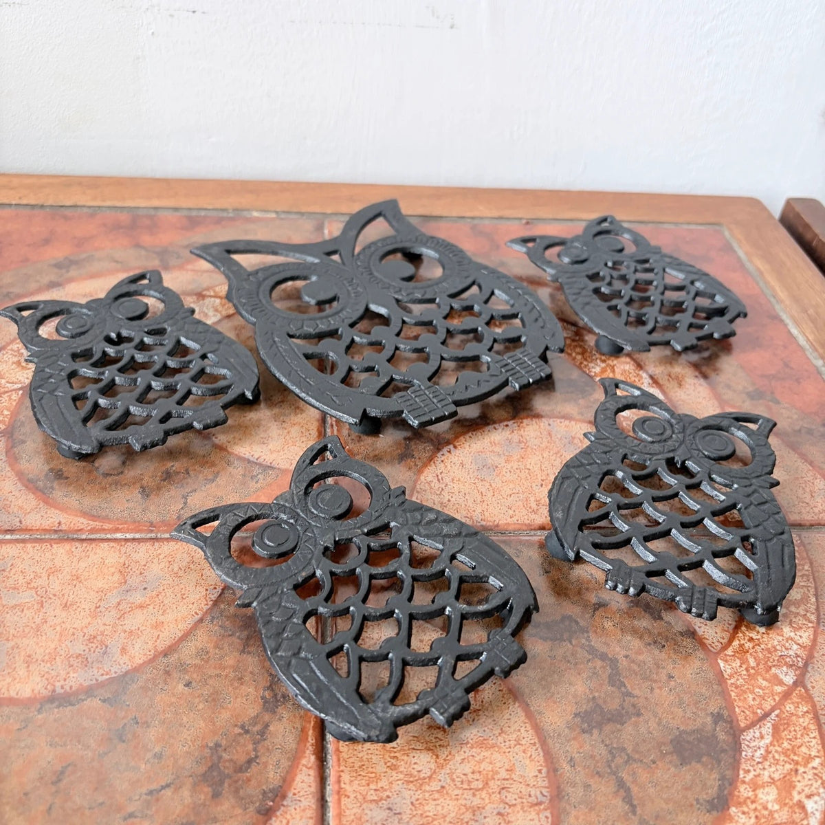 Vintage Cast Iron Owl Trivet & Coaster Set – Five Pieces – view 7