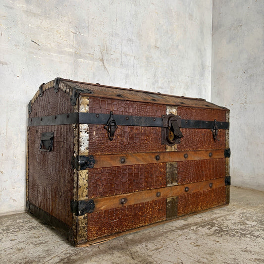 Vintage Crocodile-Effect Dome-Top Steamer Trunk – Storage Chest – view 1