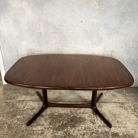 Dyrlund Danish Rosewood Extending Dining Table – Two Leaves, 165–265 cm – original photograph 1