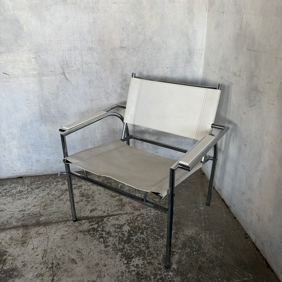 Gerard Vollenbrock 1980s Chrome & White Leather Armchair – original photograph 2