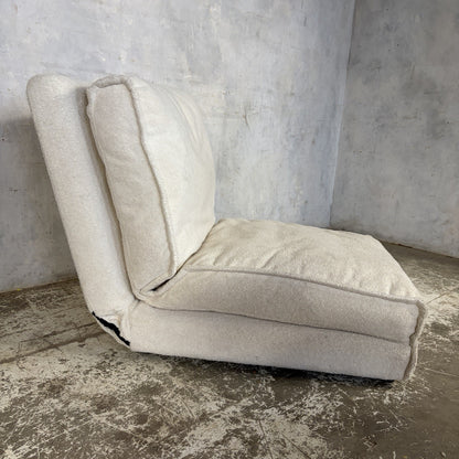 Space Age Style White Sherpa Convertible Lounge Chair & Daybed – original photograph 4