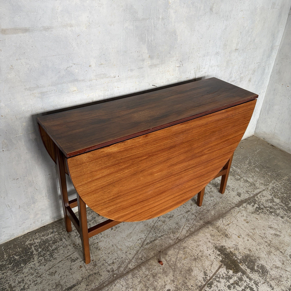 Mid Century Distressed Teak Oval Drop-Leaf Dining Table – 147 × 114 cm – view 5