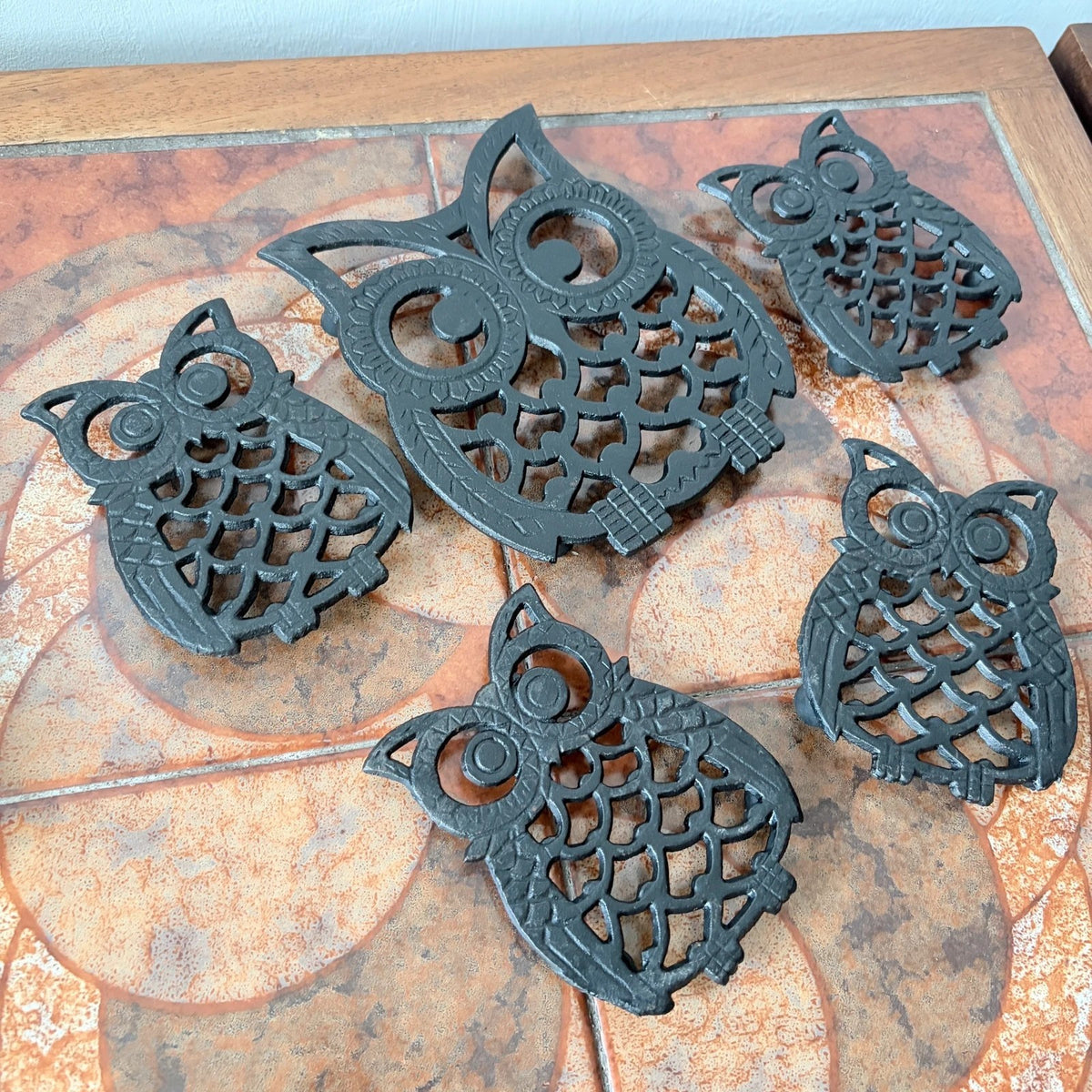 Vintage Cast Iron Owl Trivet & Coaster Set – Five Pieces – view 5