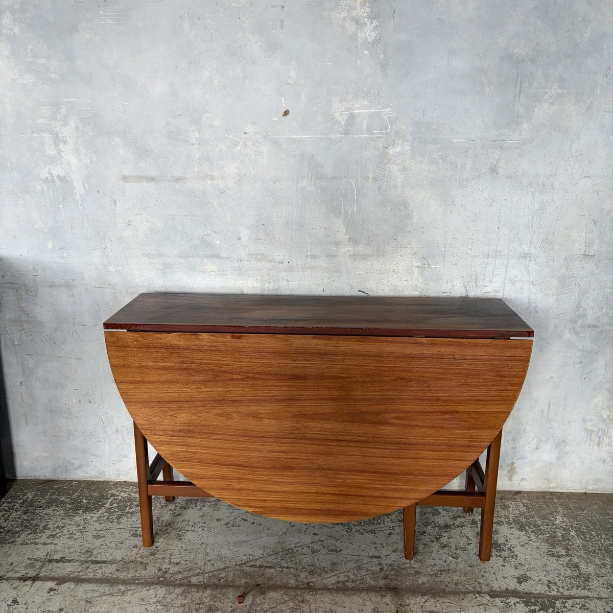 Mid Century Distressed Teak Oval Drop-Leaf Dining Table – 147 × 114 cm – view 7