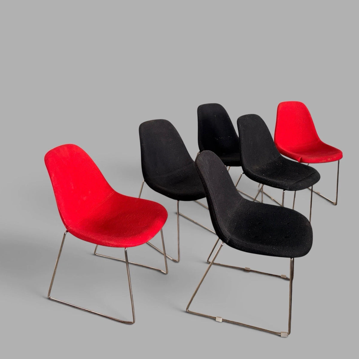 Stackable egg chairs – chrome sled base detail